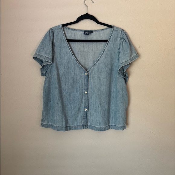 CLOSET CLEANOUT: GAP Women’s Denim Chambray V-Neck Button-Front Shirt - Size L - Picture 3 of 8